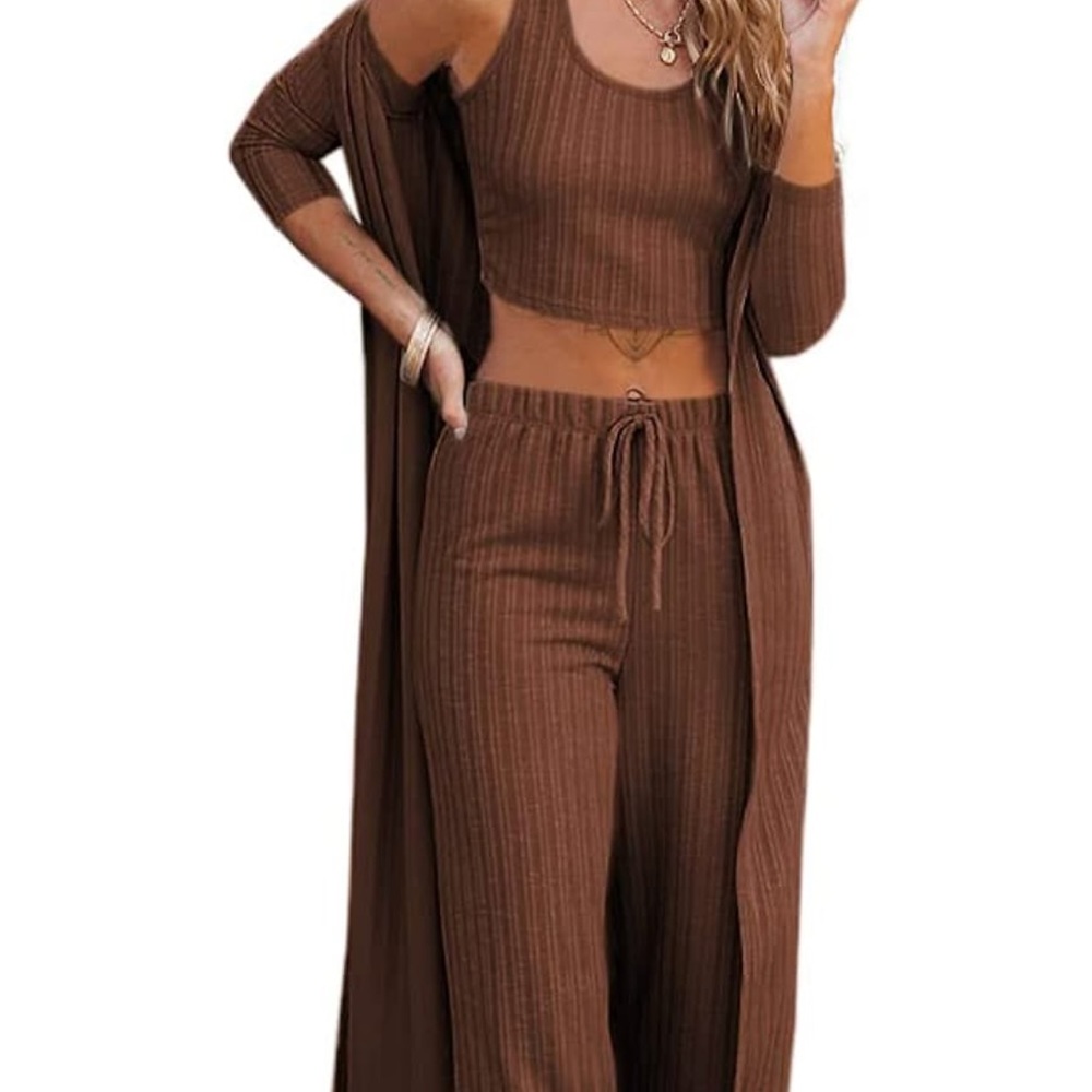 Three piece lounge set